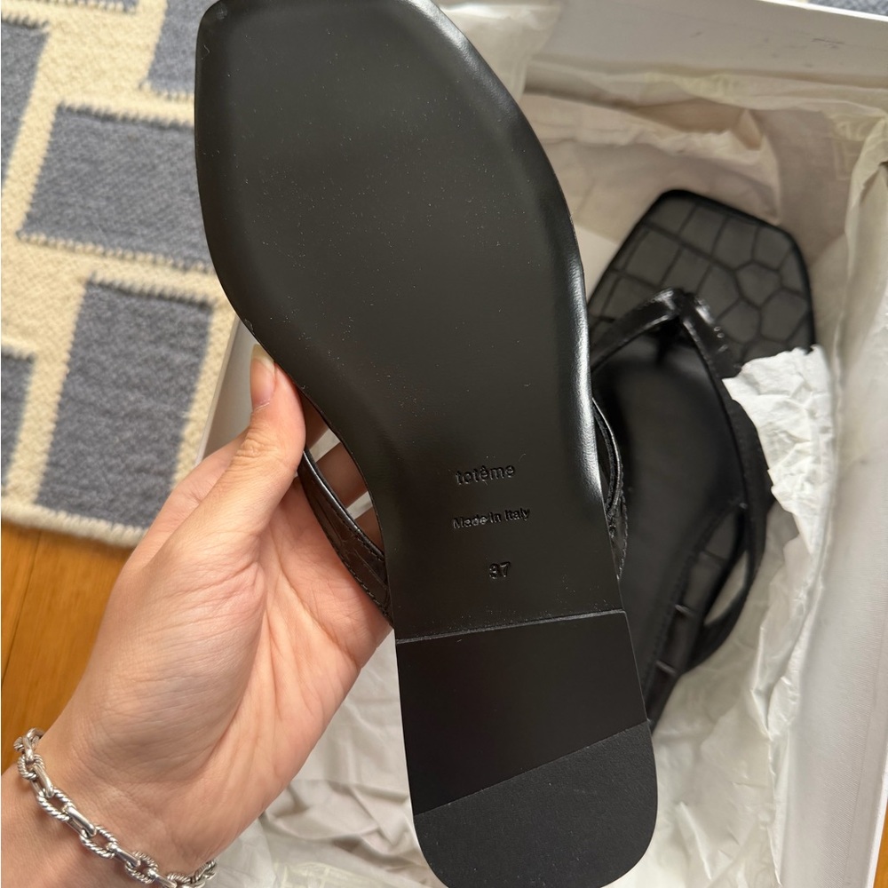 New Black Toteme Women's Croc Sandals Shoes - Picture 2 of 6